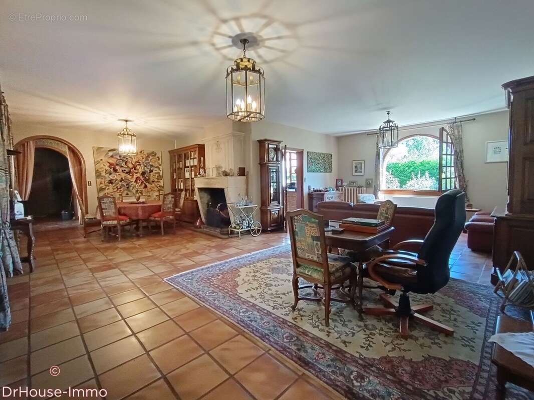 Maison 194 m² à Villeneuve-Tolosane  - photo 4