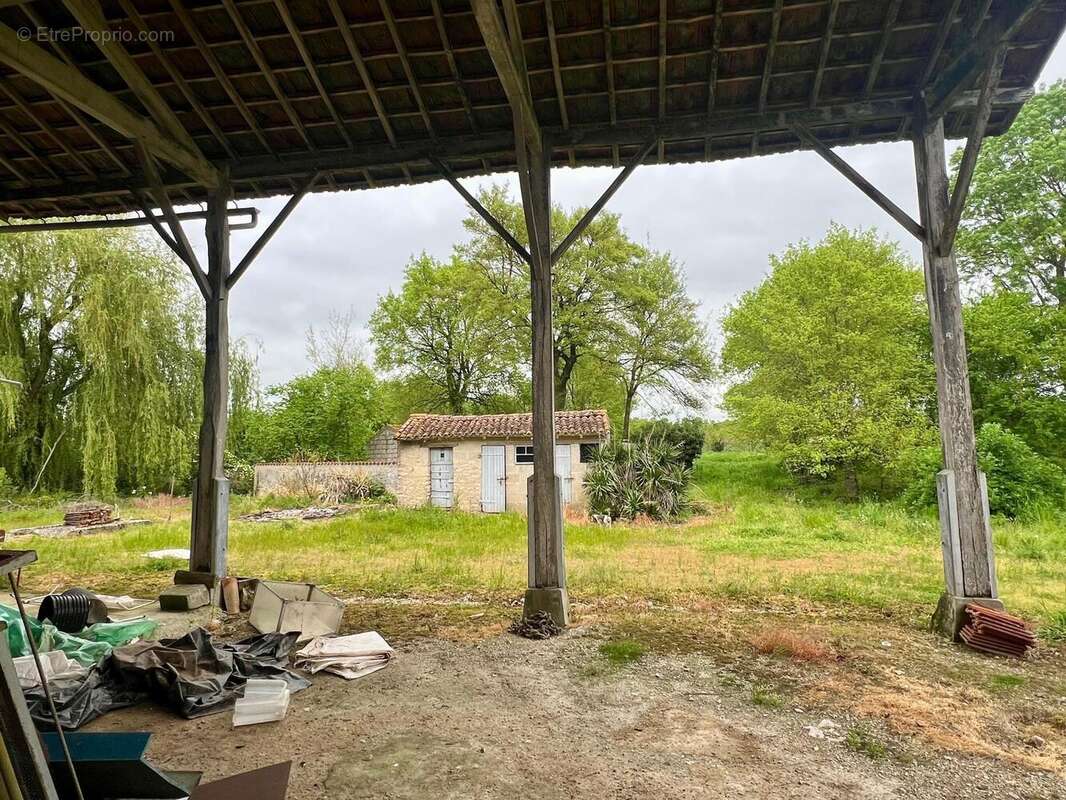 Maison 262 m² à Saint-Loup  - photo 8