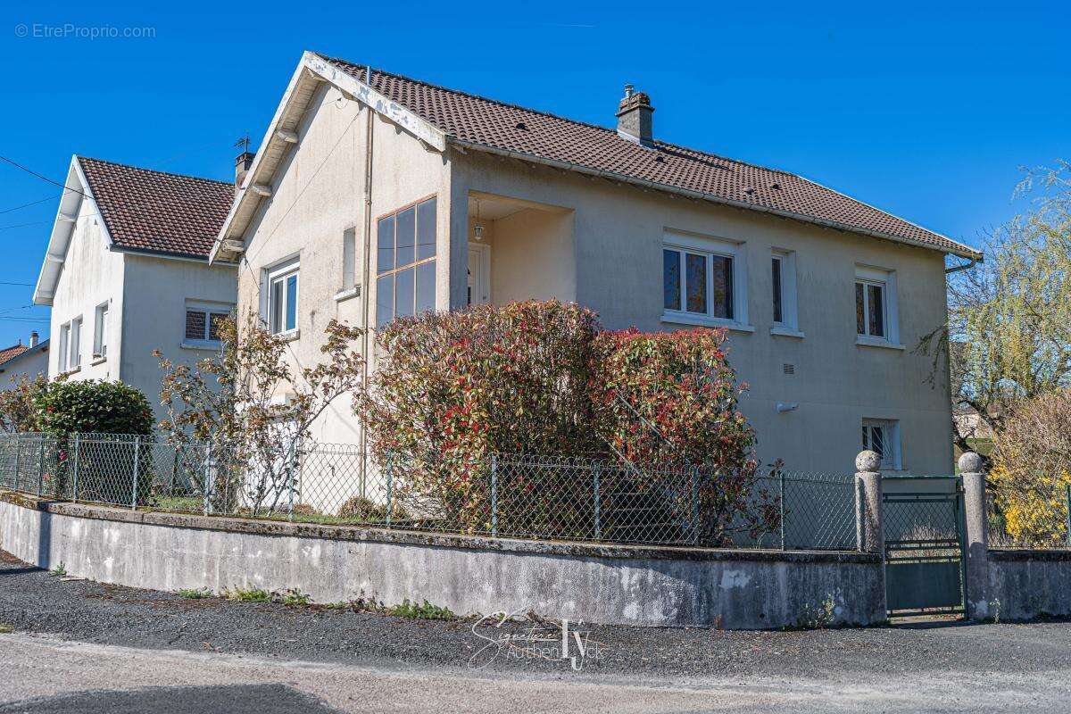 Maison à SAINT-YRIEIX-LA-PERCHE