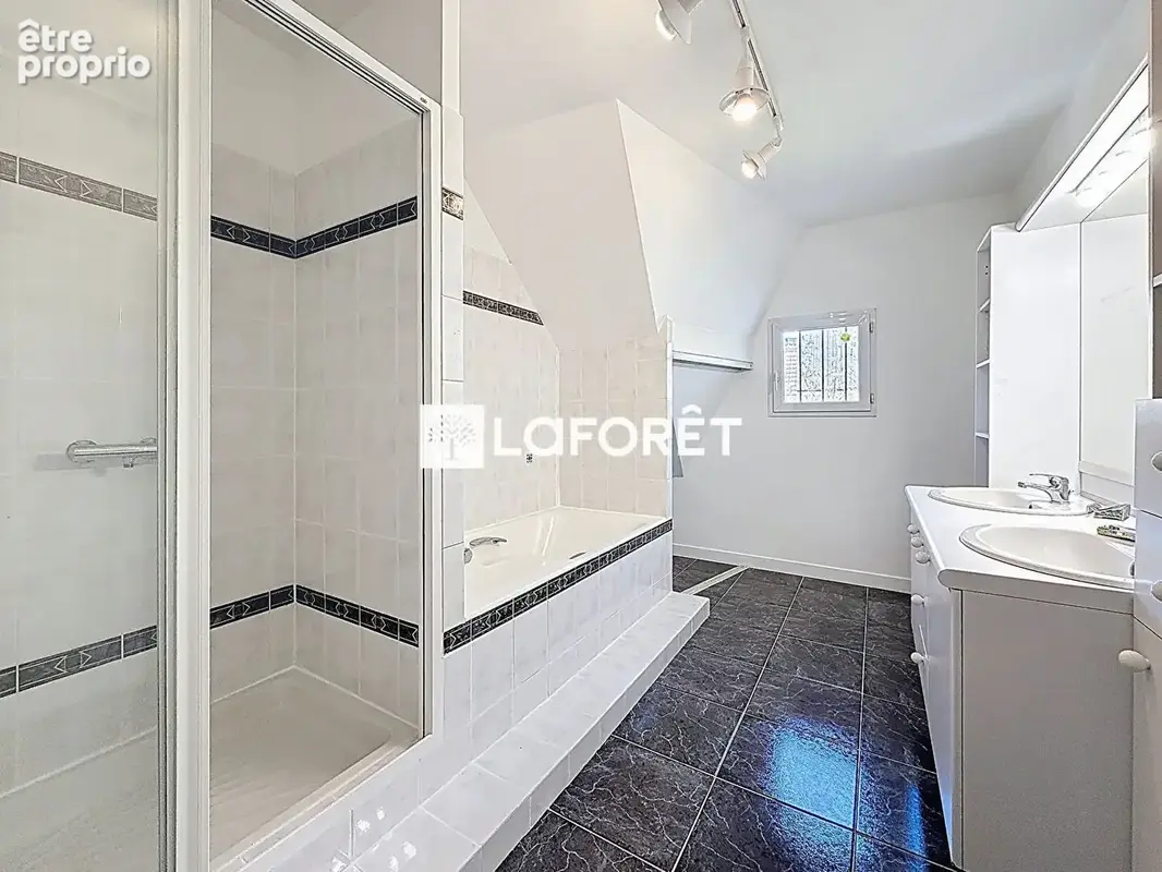 Montreuil la boissiere - maison de 7 pieces sur 185 m² - photo 11
