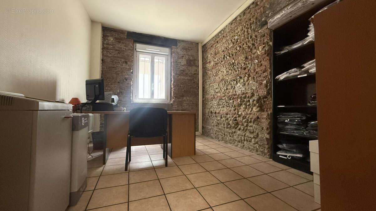 Local Commercial en RDC avec vitrine - Chalets - Compans - photo 6