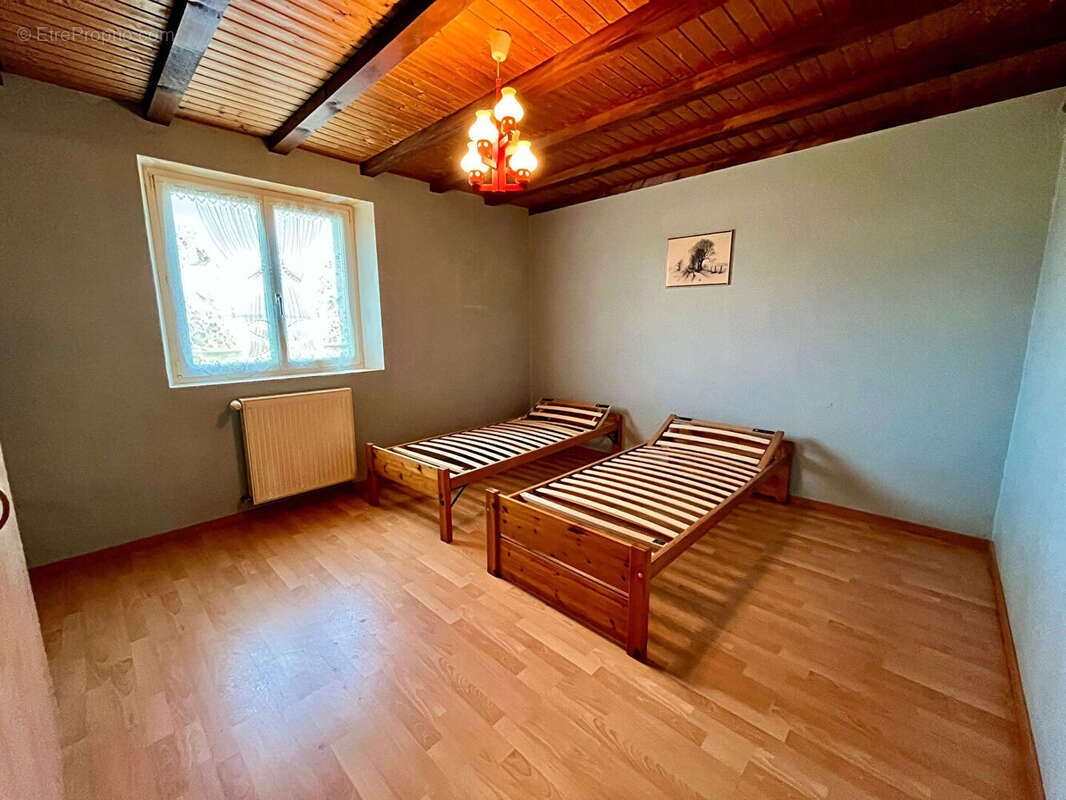 Maison à GUYANS-VENNES