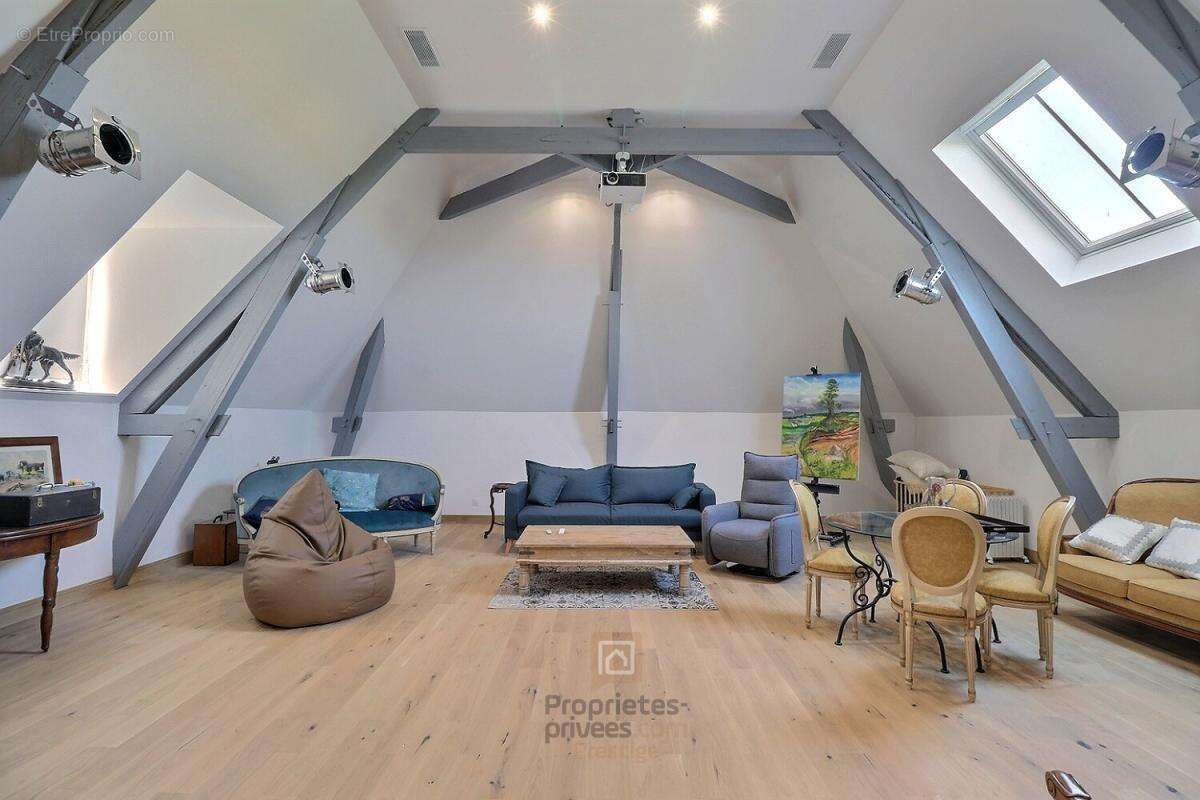 Maison bourgeoise de 380 m2 sur 3 niveaux avec de nombreuses possibilités - photo 18