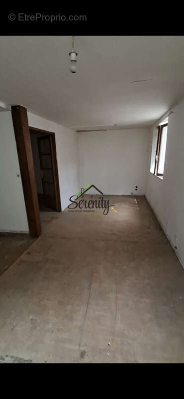 Maison 202 m² à Saint-Quentin  - photo 4