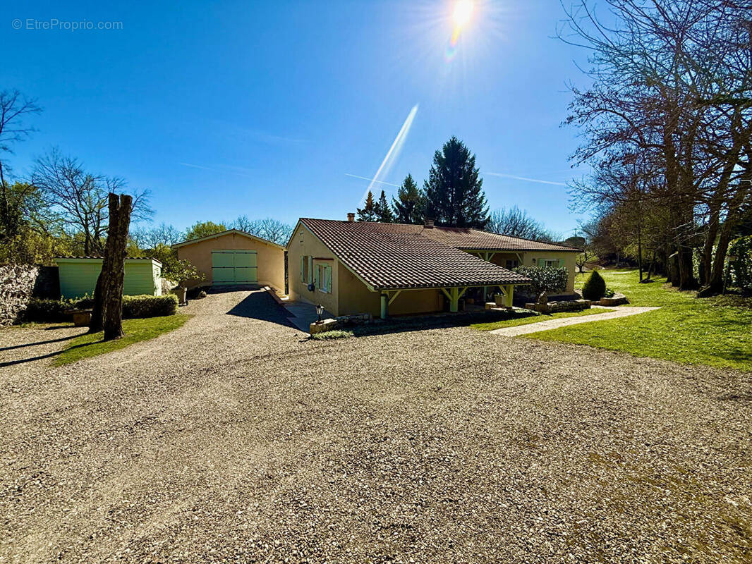 Maison à ALLEZ-ET-CAZENEUVE