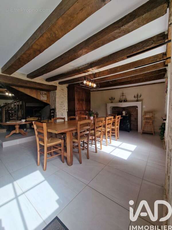 Photo 2 - Maison à LUSSAC-LES-CHATEAUX