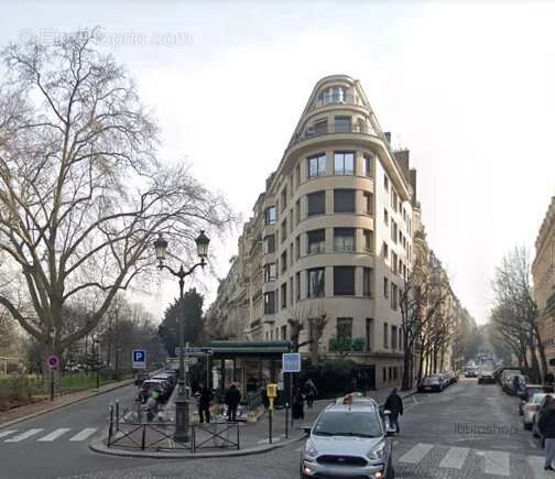 Commerce 30 m² à Paris-16e  - photo 2