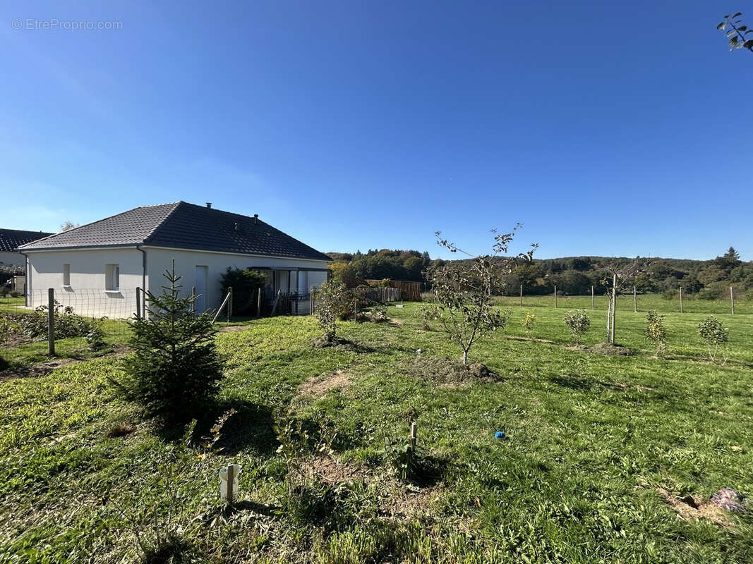 Maison à LAMONGERIE