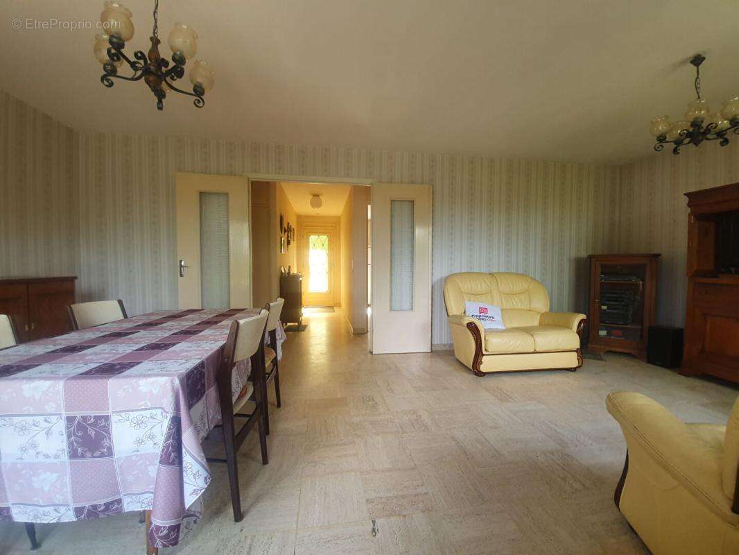 Maison à SAINTRY-SUR-SEINE