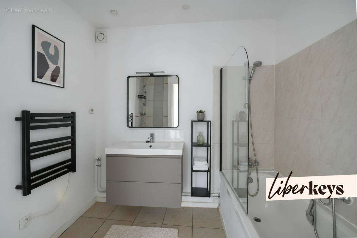 Appartement à COMPS