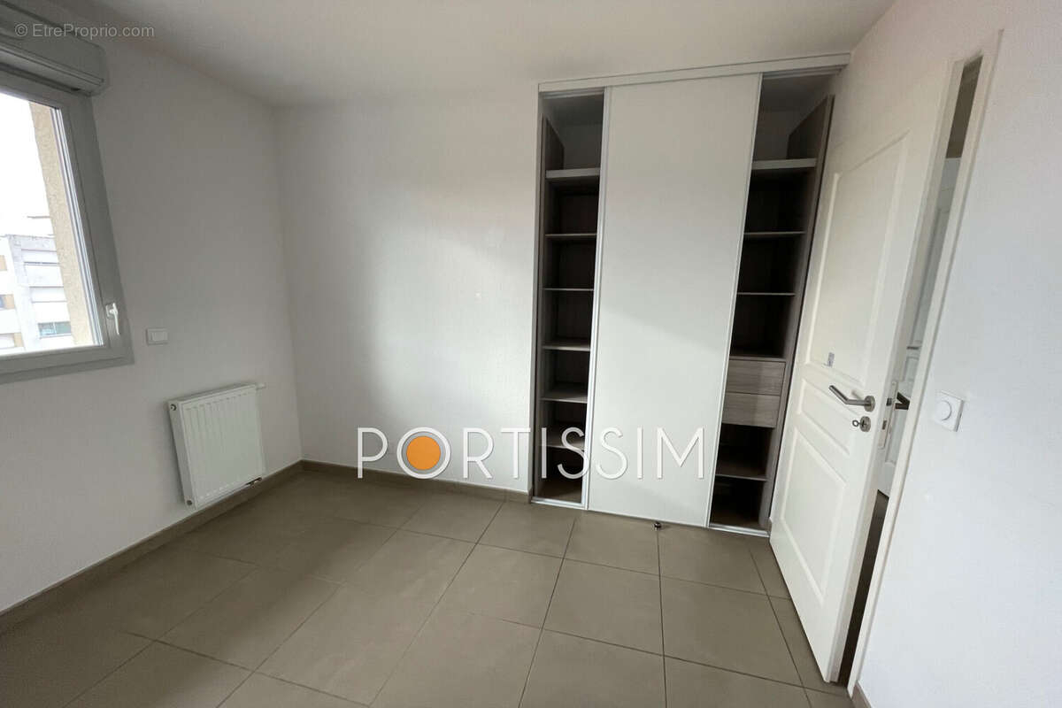 Appartement à SAINT-LAURENT-DU-VAR