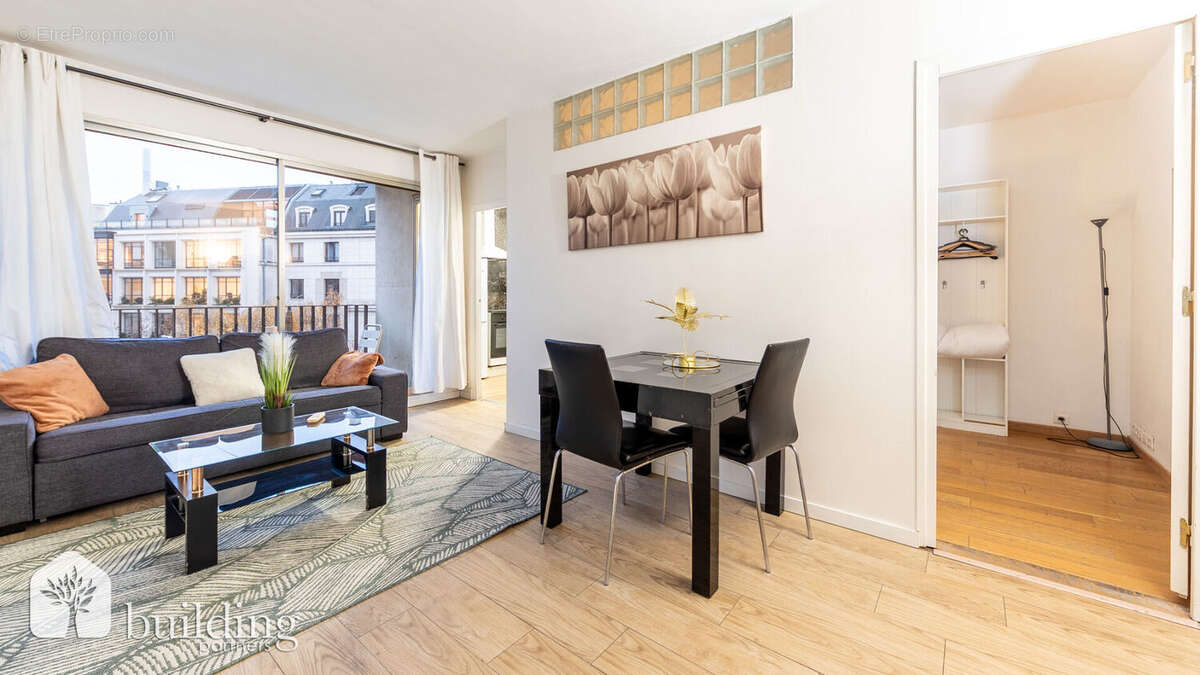 Appartement à PARIS-8E