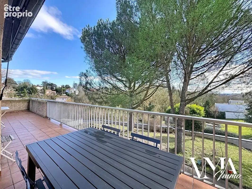 Maison de 197m2 sur une parcelle de terrain de 1156m2 avec piscine / Dardilly - photo 4