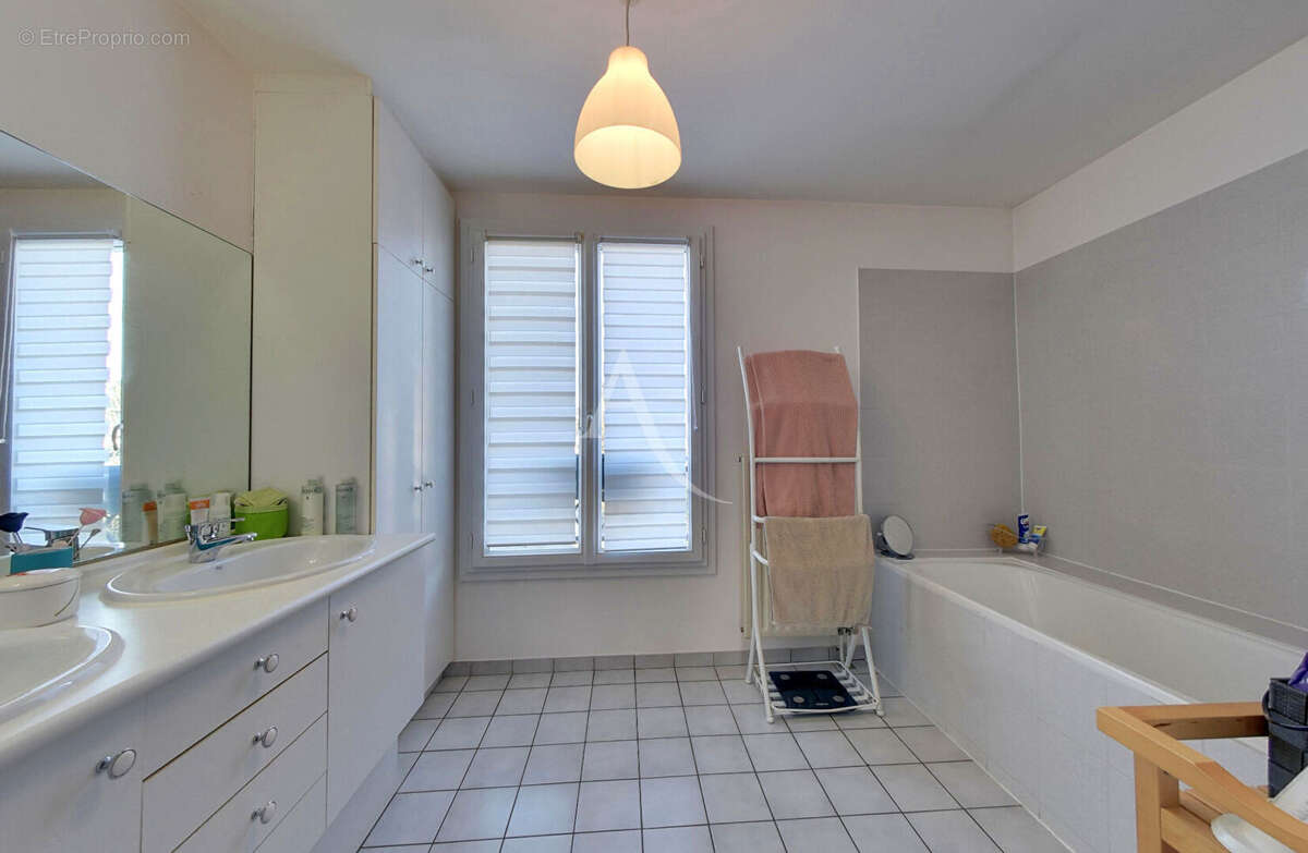 Maison à CHEVRY-COSSIGNY