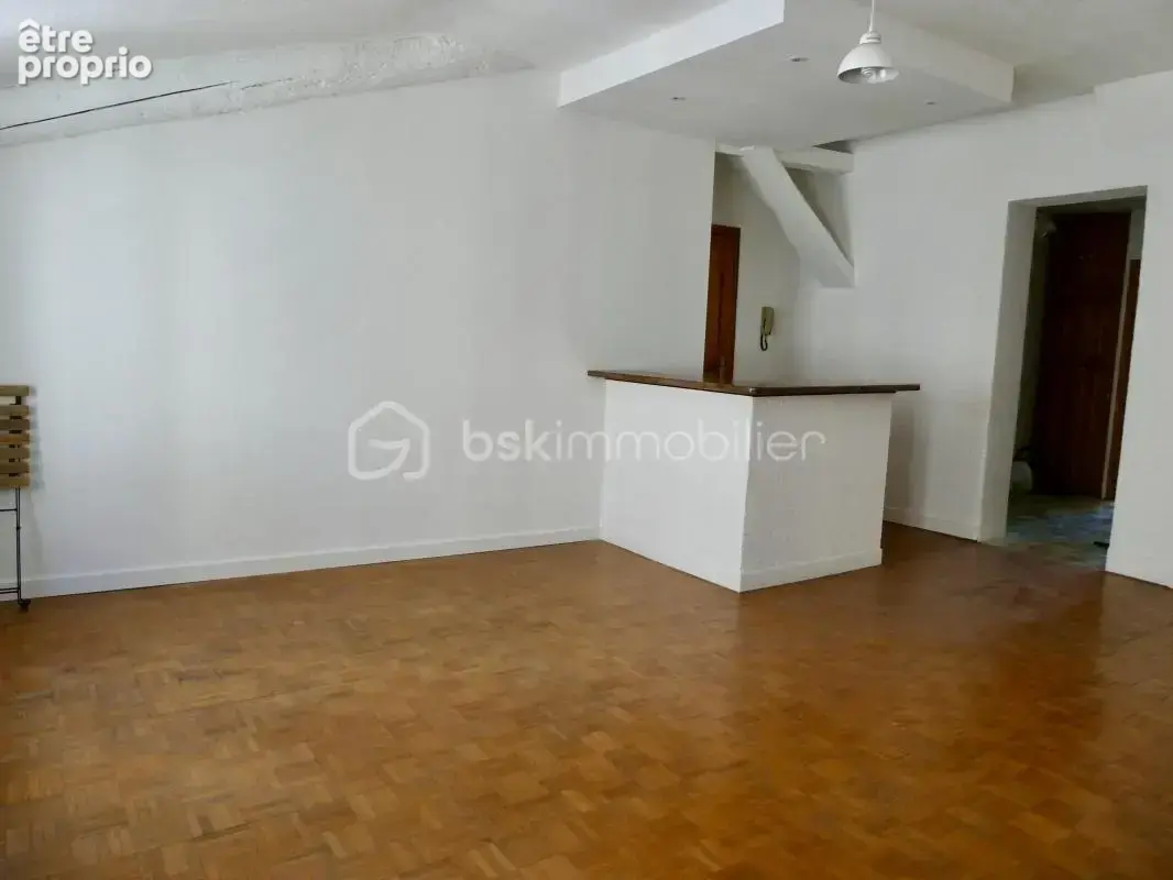 Centre Ville T2 55 m² Traversant Faibles charges Bon état - photo 4