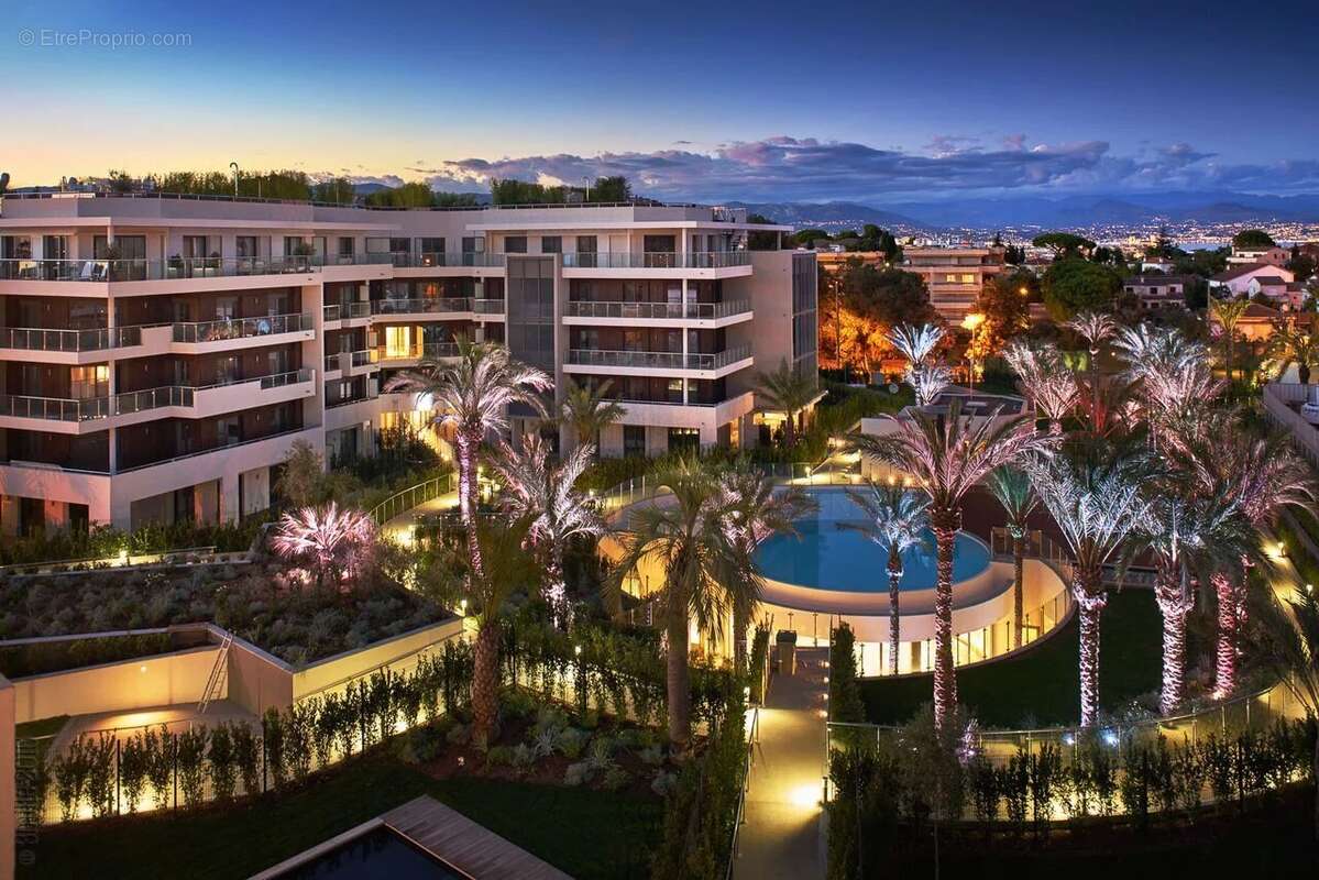 VENDU - CAP D'ANTIBES - Appartement avec vue mer dans résidence d'exception - photo 8