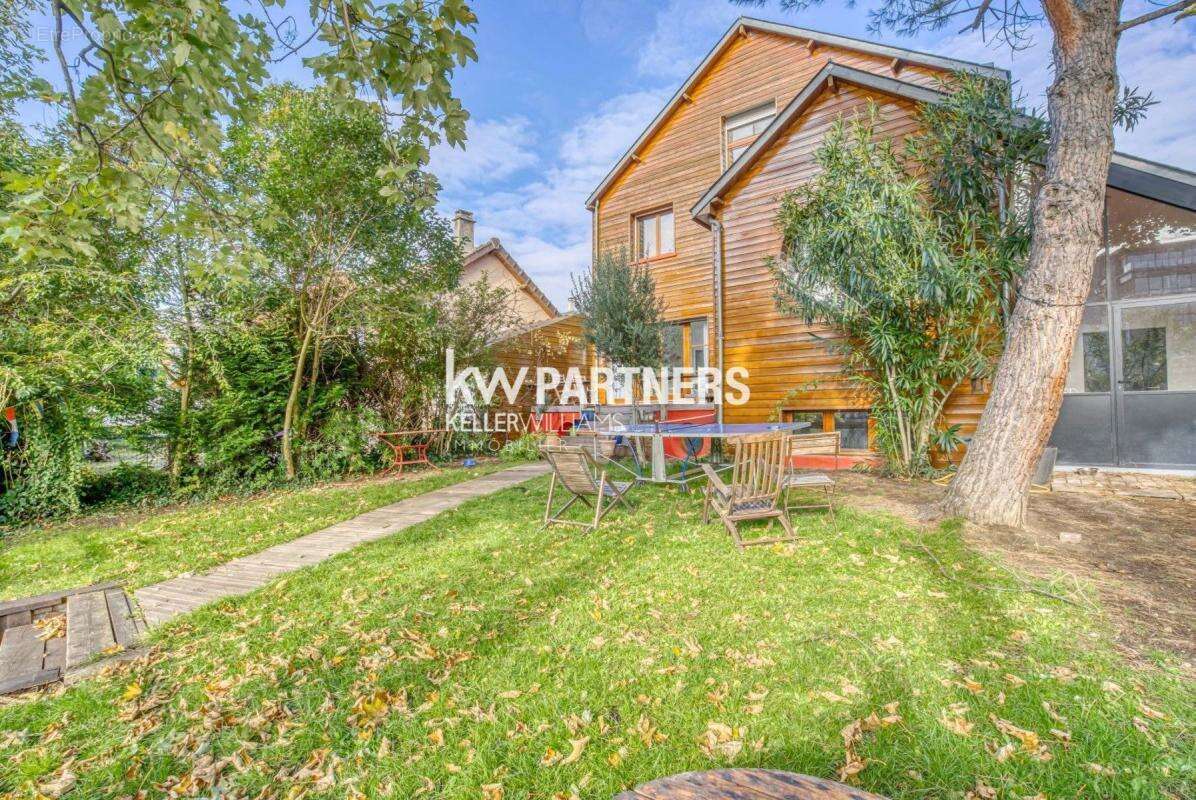 Maison à ISSY-LES-MOULINEAUX