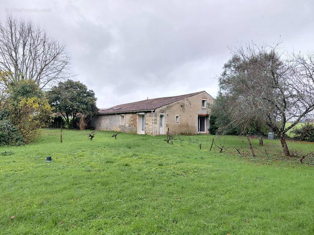 Maison à SAINT-GEORGES-DES-AGOUTS