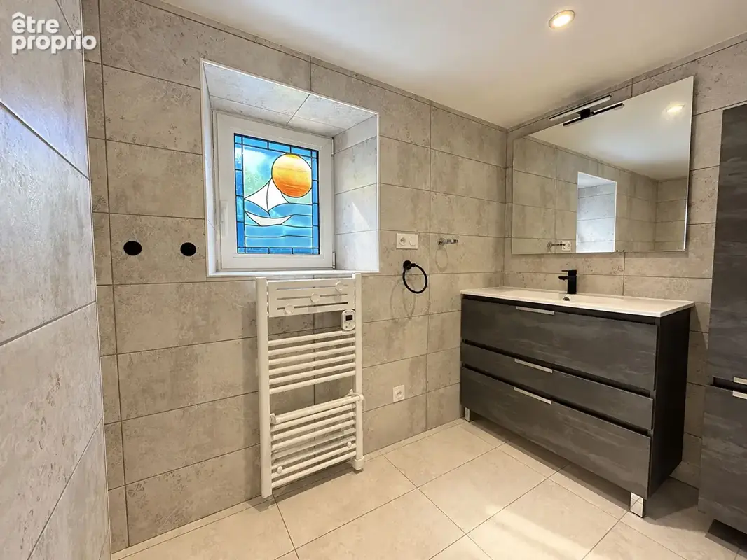 Maison mitoyenne en pierre rénovée avec 3 chambres et Garage - photo 10