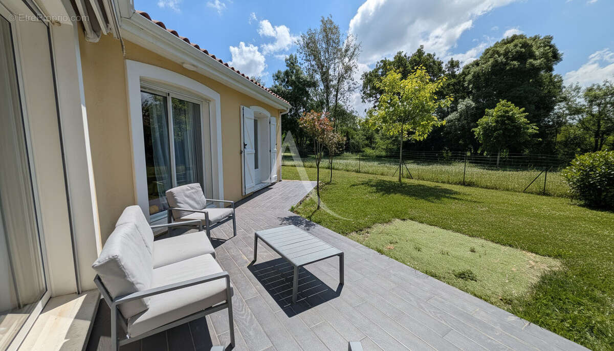 Maison à LASSERRE