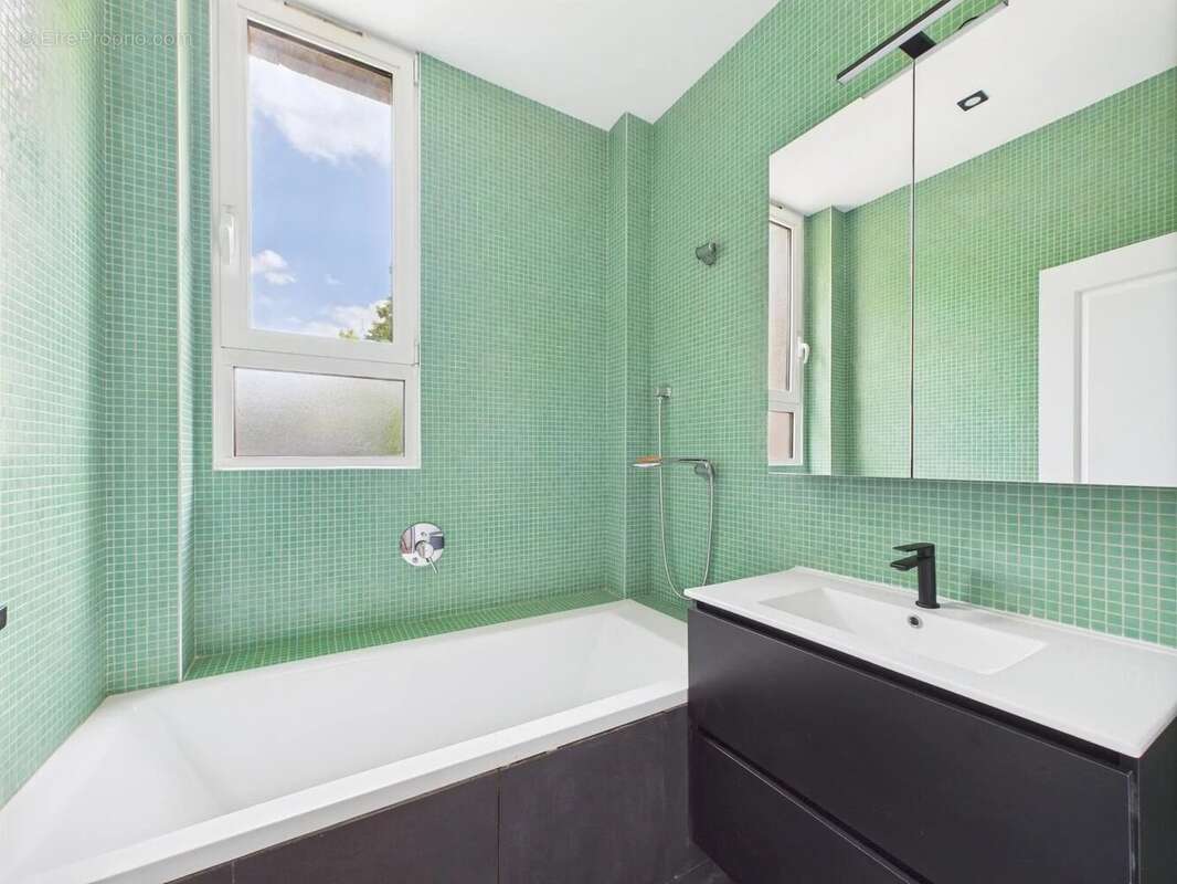 Appartement à NEUILLY-SUR-SEINE