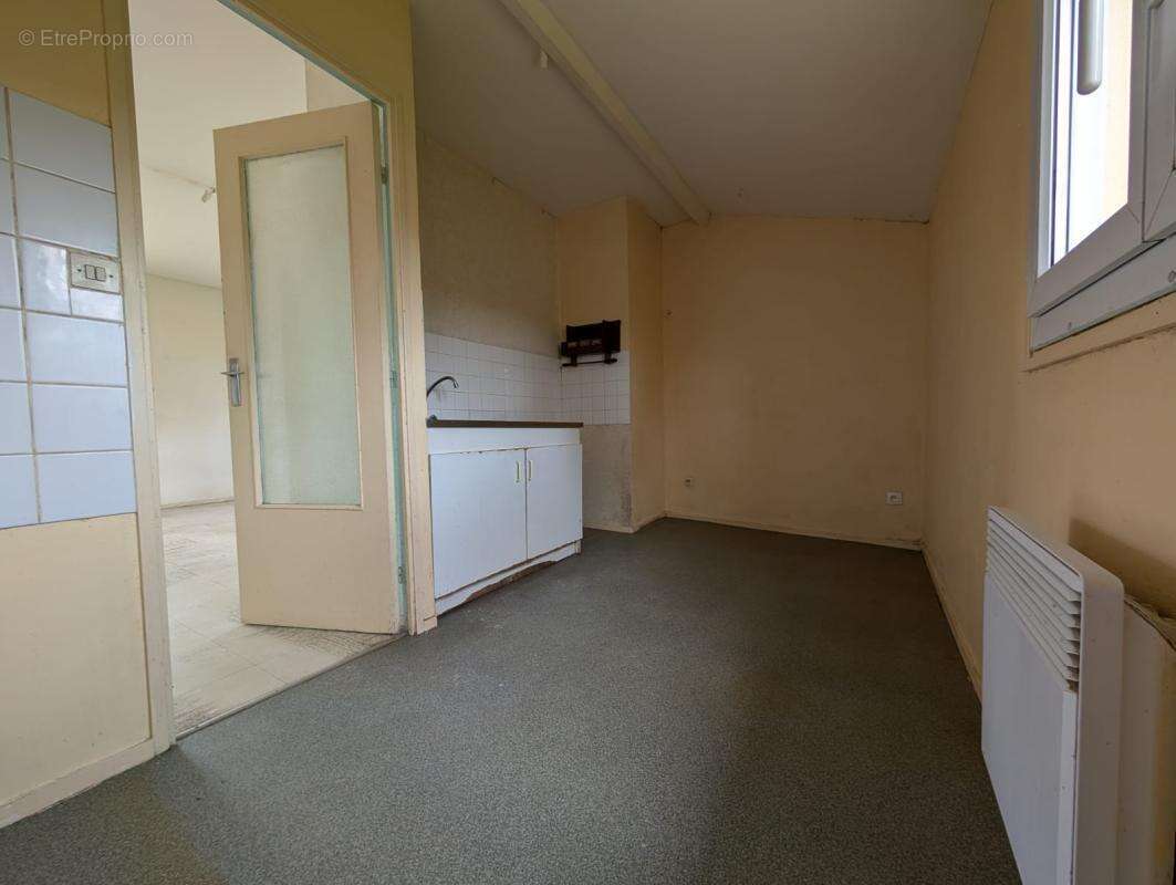 Maison à BELLENAVES