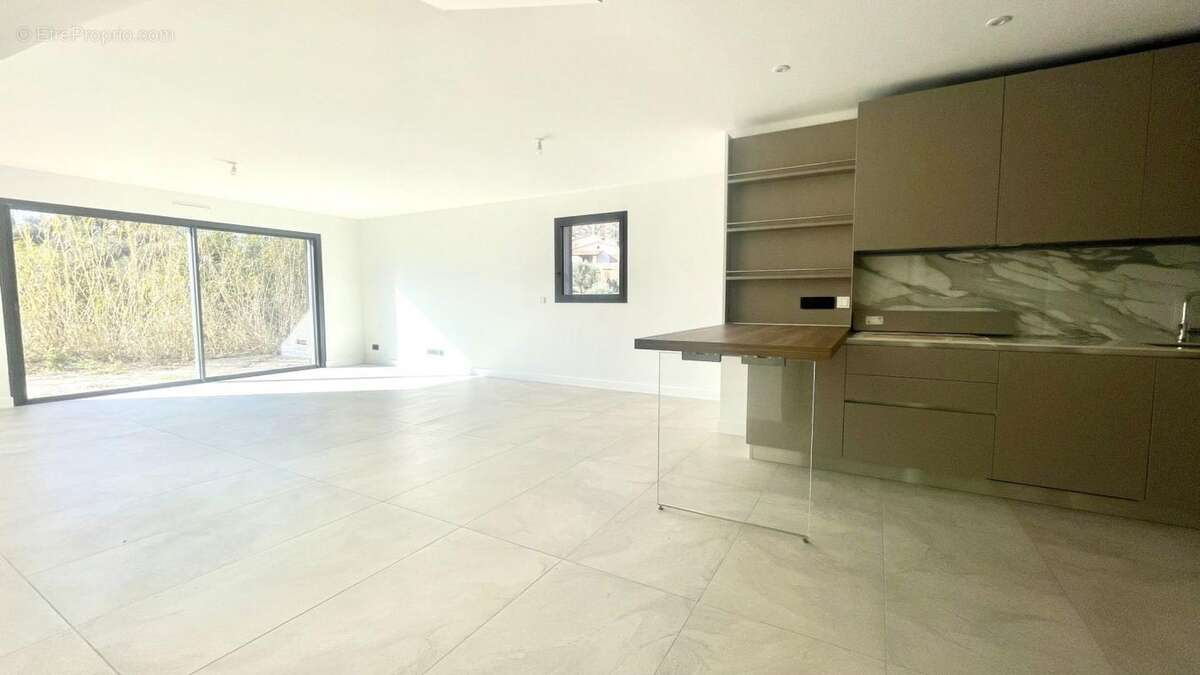 Appartement à OPIO