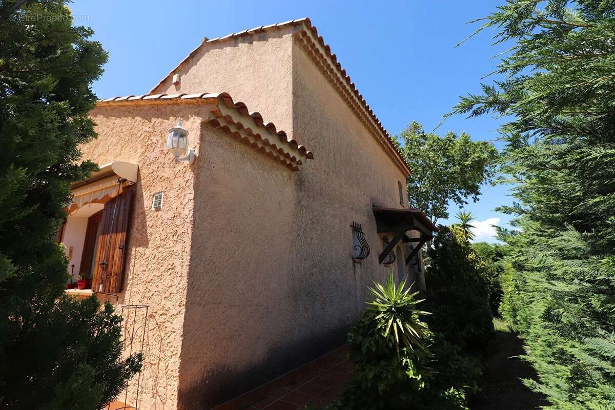 Maison à SAINT-CYR-SUR-MER