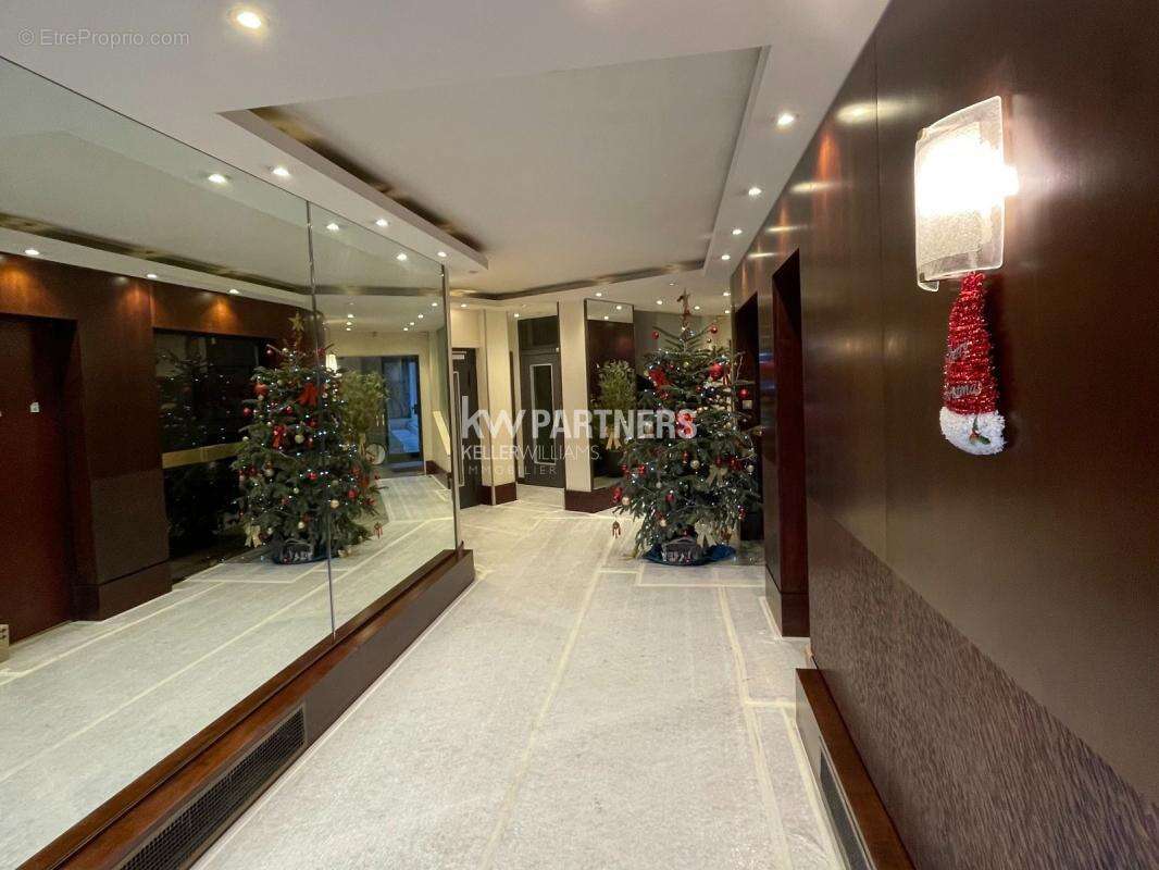 Appartement à PARIS-16E