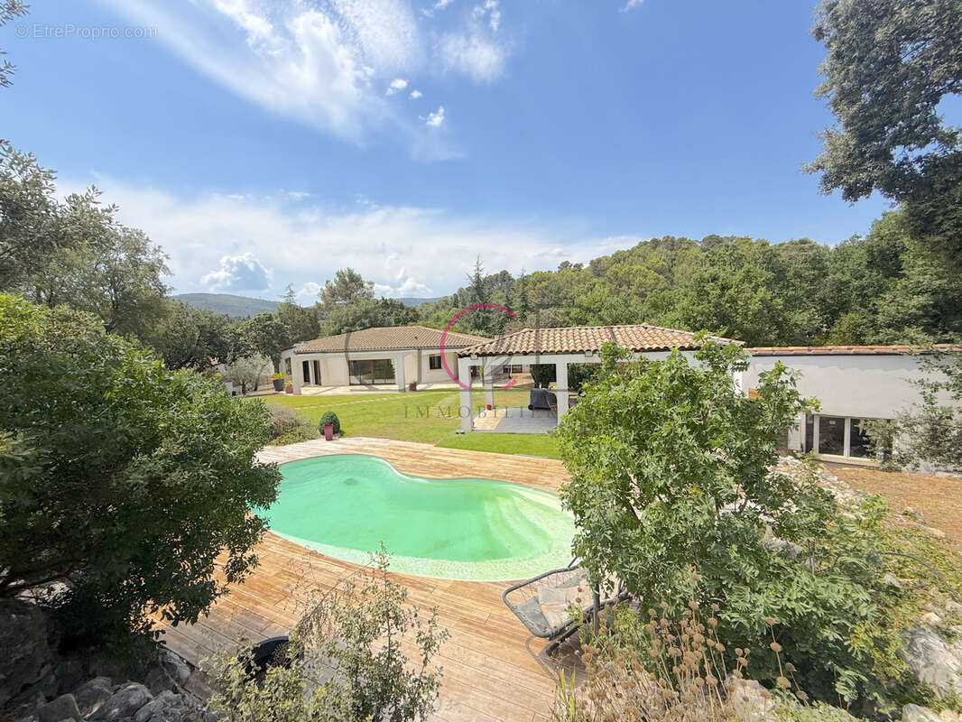 Maison contemporaine dans un écrin de verdure   Un véritable havre de paix - photo 2