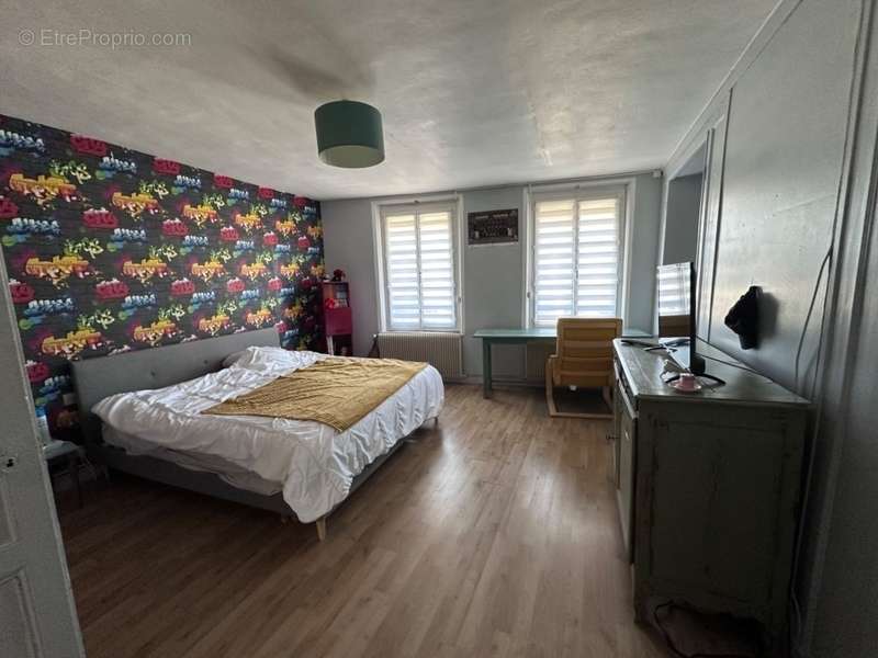 Commerce à LE NEUBOURG