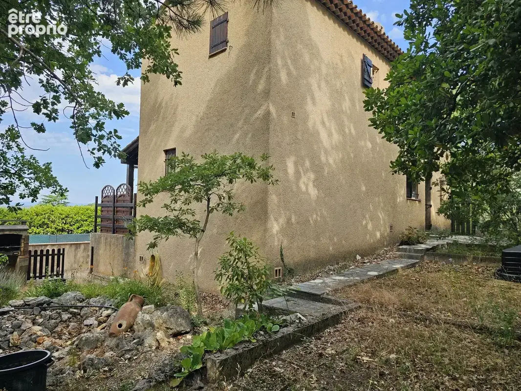 Villa provençale avec piscine, garage et vue dégagée à pied du village - photo 22