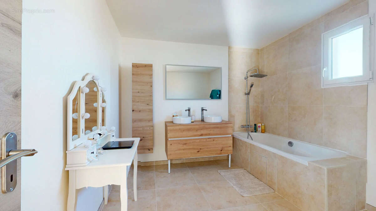 Maison à PUGET-SUR-ARGENS