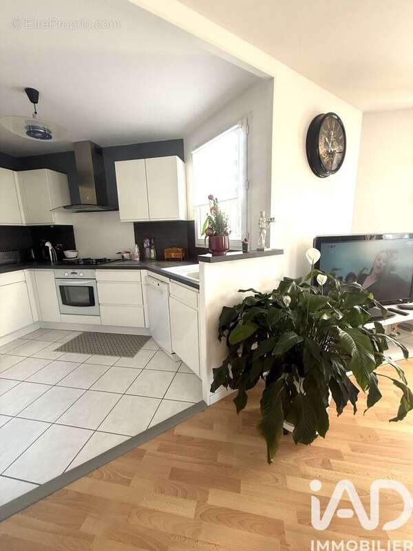 Photo 4 - Appartement à BUSSY-SAINT-GEORGES