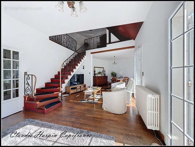 Maison à vendre 8 pièces  (79) CHATILLON-SUR-THOUET - 219 m² hab 4 à 6 ch - terrain environ 2500 m² - photo 3