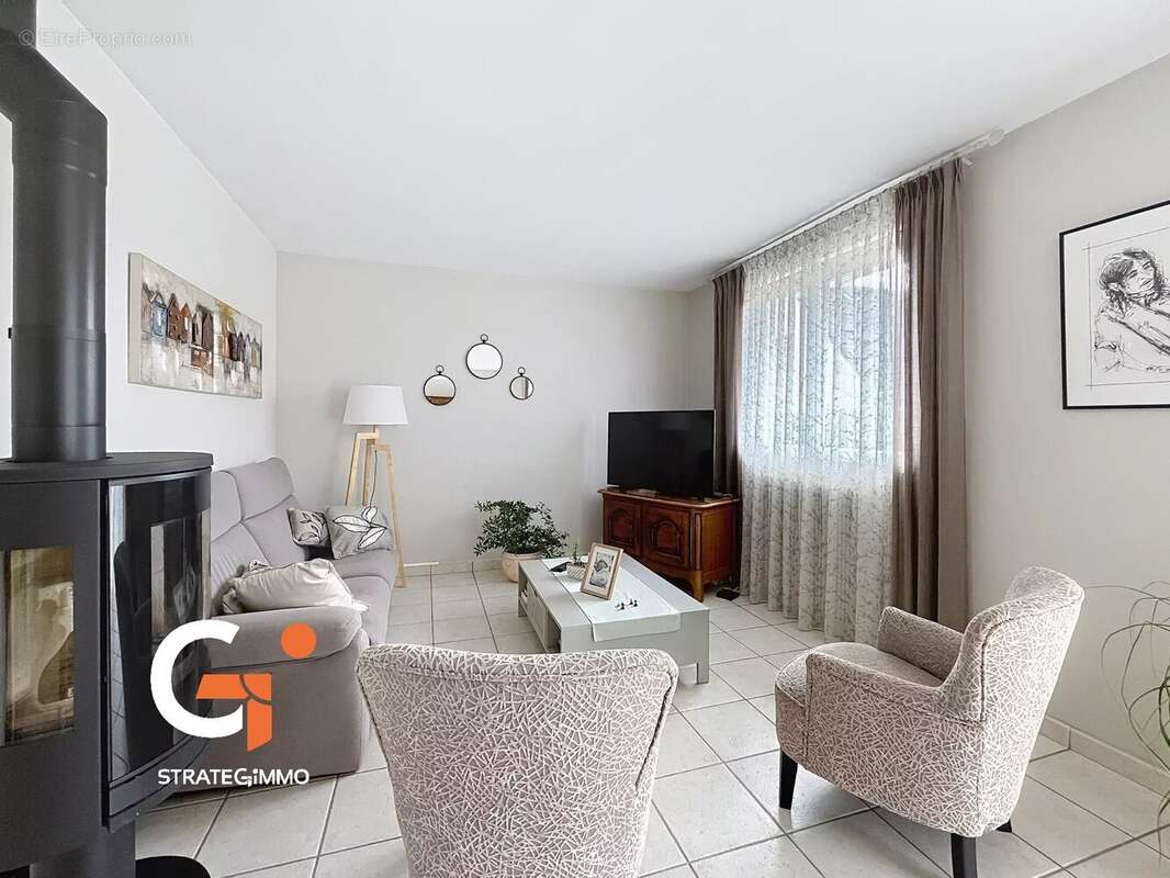 Maison à LE MESNIL-ESNARD