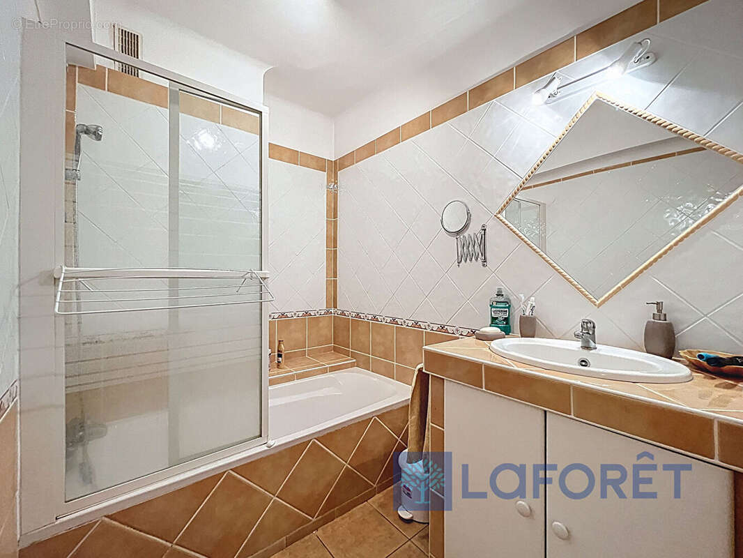 Appartement à SIX-FOURS-LES-PLAGES