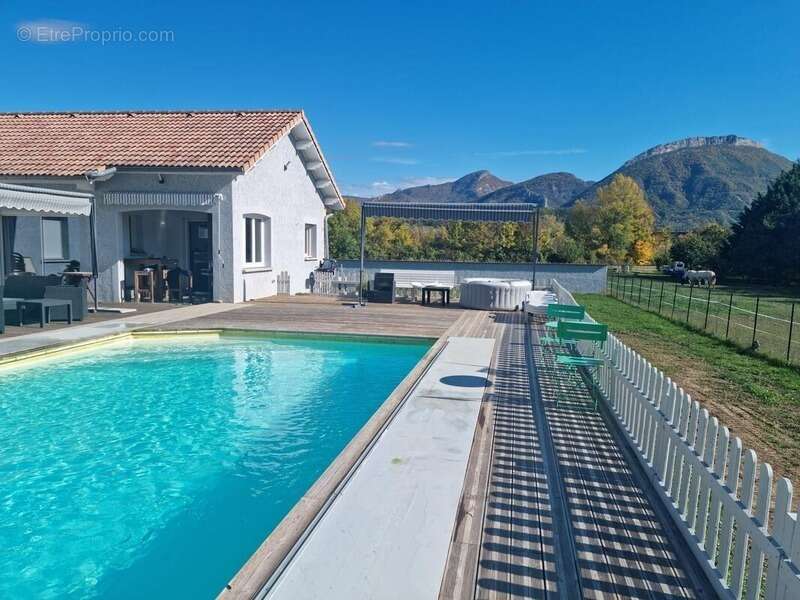 Maison avec studio indépendant et piscine chauffée – 2300 m² de terrain – CHABESTAN (05) - photo 2