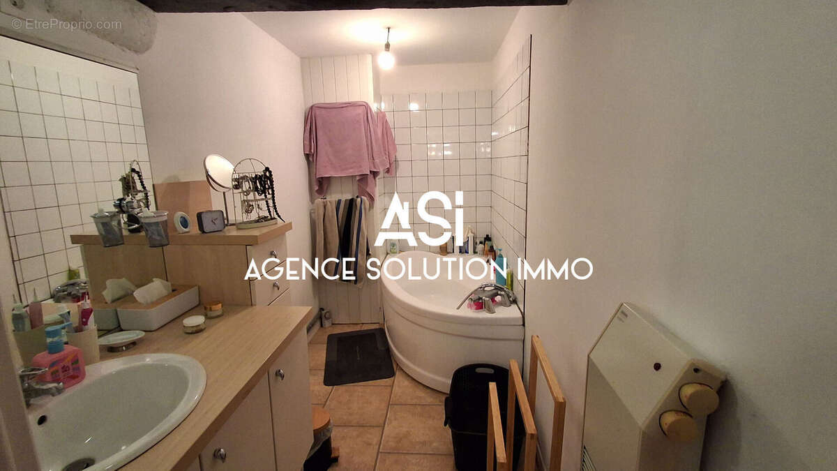 Maison à SAINT-GEORGES-LE-GAULTIER