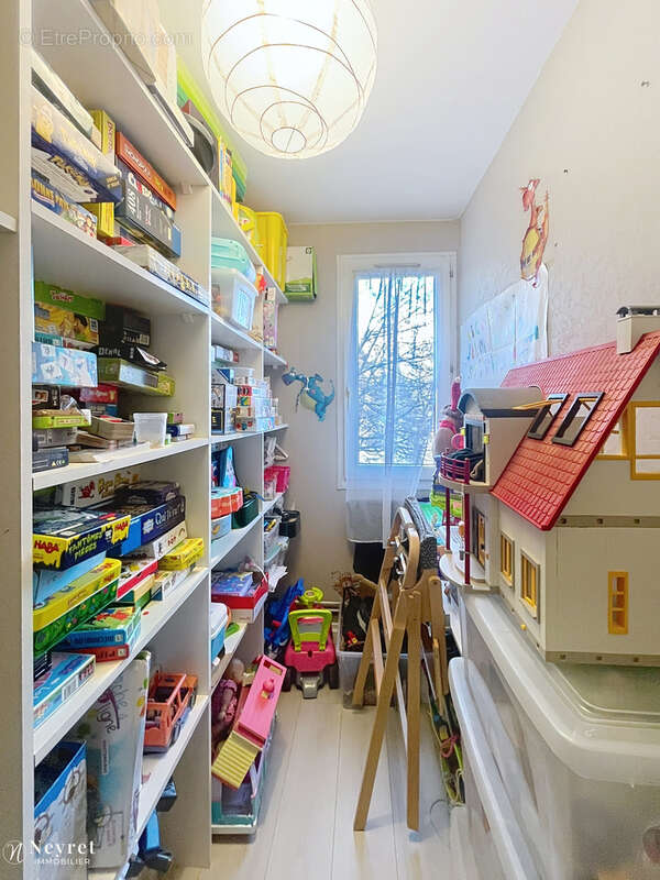 Oullins - Appartement Familial de type T4 dans un écrin de verdure ! - photo 9