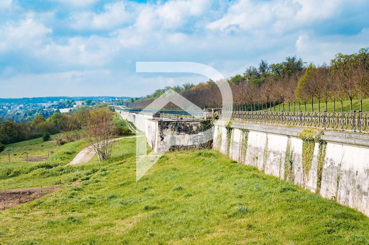 Appartement à LE MESNIL-LE-ROI