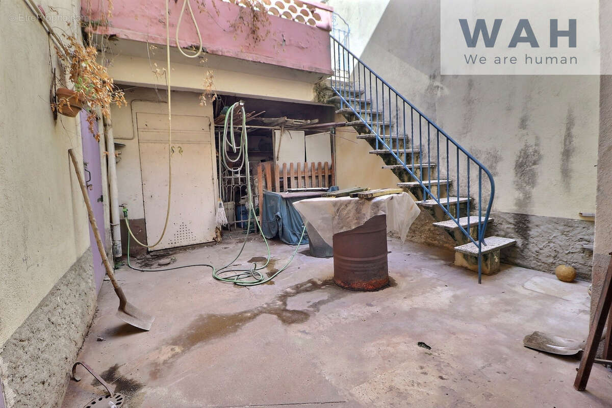 Maison de village 150 m2   cour   toit-terrasse   fort potentiel   lunel (34400) - photo 9