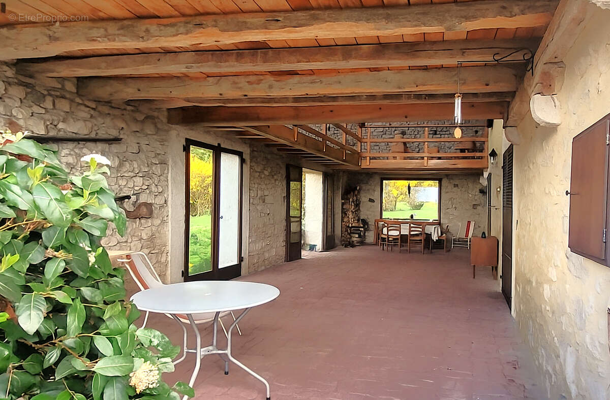 Maison à INJOUX-GENISSIAT