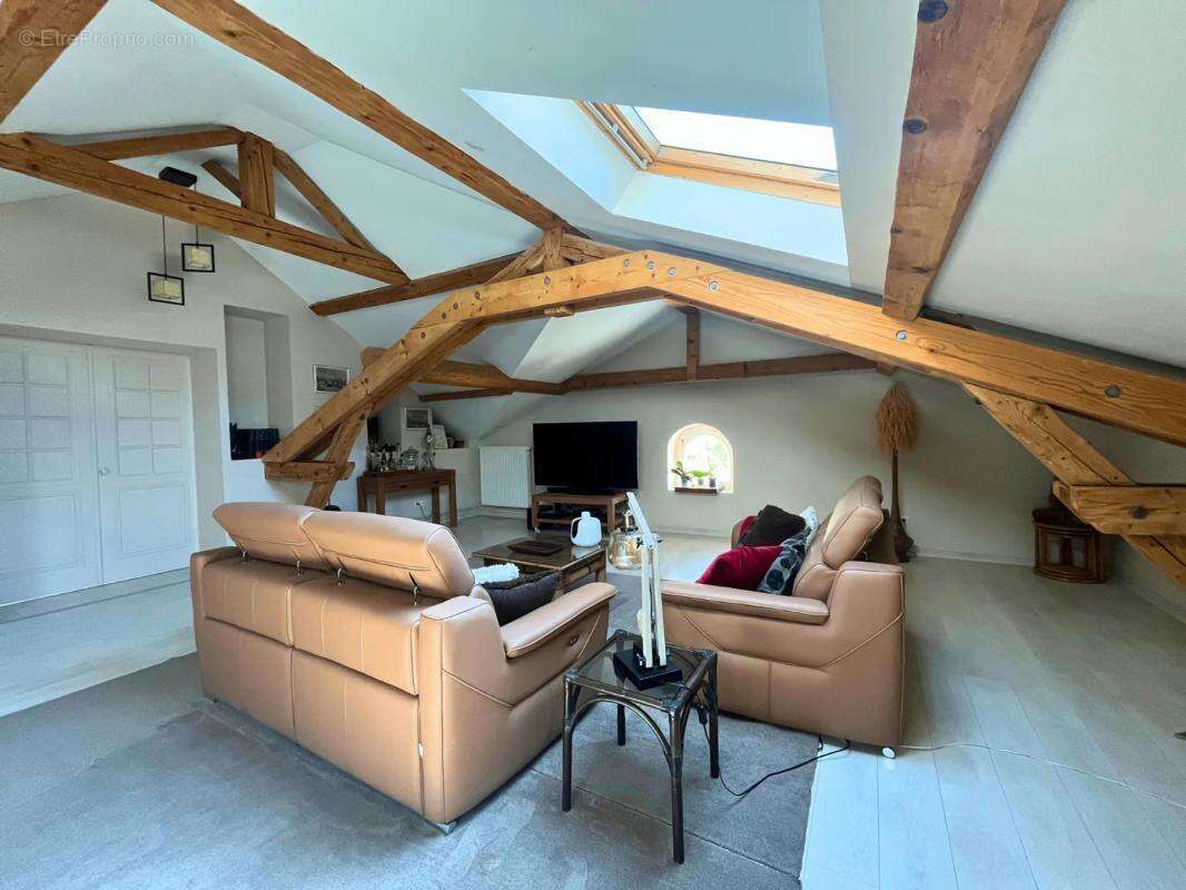 Maison à SAINT-VICTOR-DE-CESSIEU