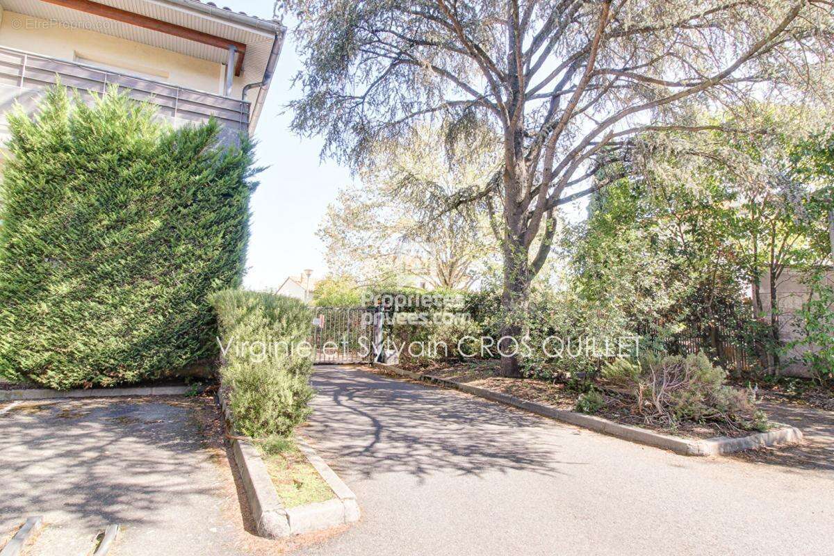 Appartement à LESPINASSE