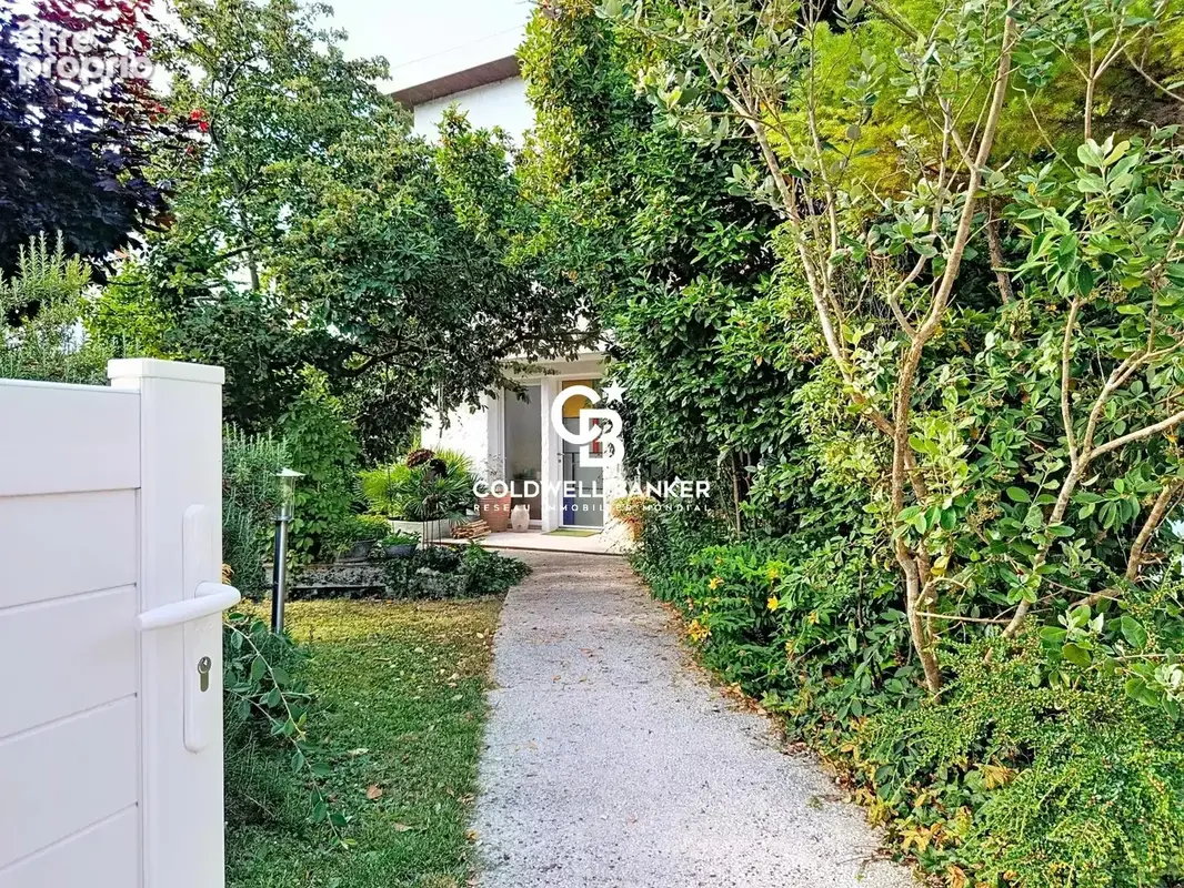 Maison d’architecte 1969 à toit plat avec piscine et appartement indépendant – Saintes, commerces à pied - photo 20
