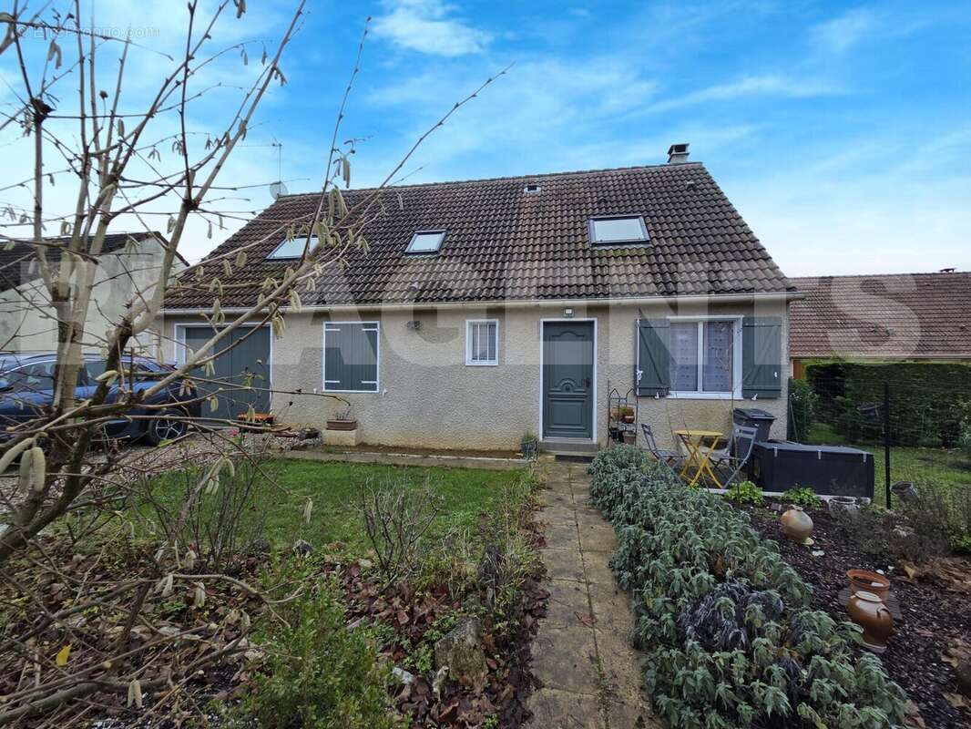 20251203_122303_inPixio - Maison à COURLON-SUR-YONNE