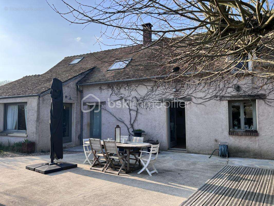 Charme de l'ancien et cadre de vie exceptionnel - Maison d’environ 170 m² avec jardin sur 1350 m² - photo 3