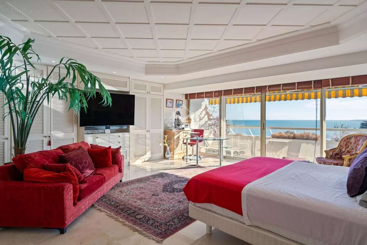 Appartement à VILLENEUVE-LOUBET