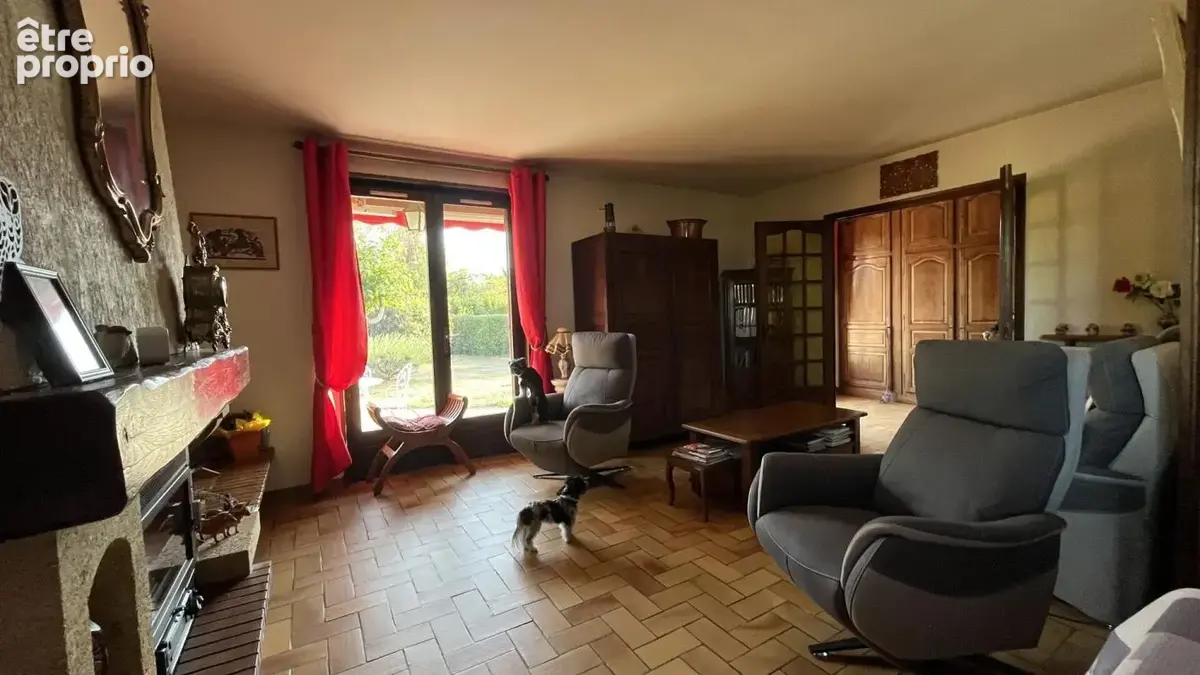 Pavillon sur 1344 m² de terrain avec piscine carrelée de 4 x 8 m - photo 6